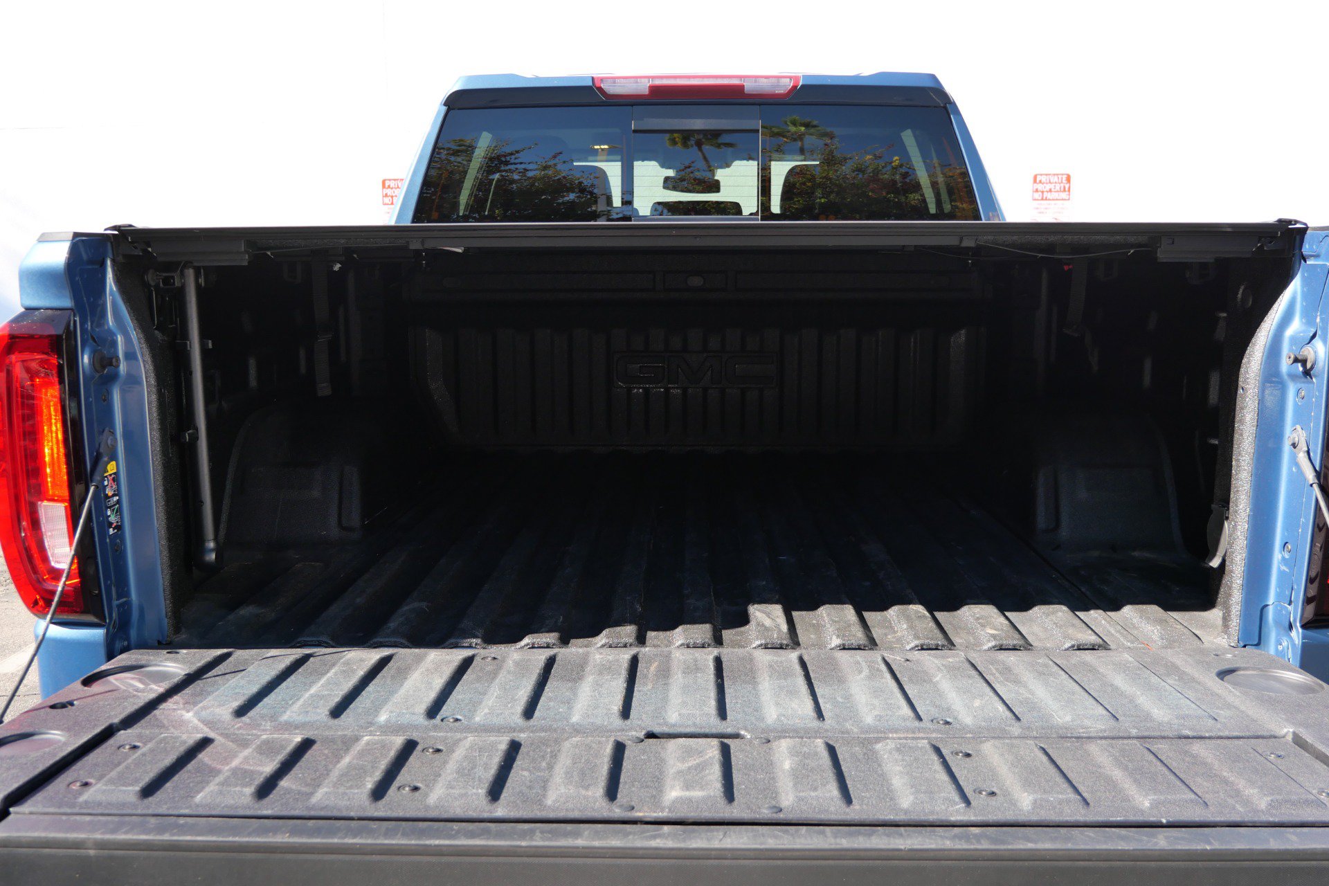 Used 2024 GMC Sierra 1500 SLT w/ SLT Premium Package AWD/4WD image 19