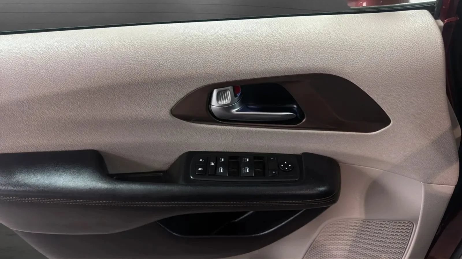 Used 2019 Chrysler Pacifica Touring-L FWD image 17
