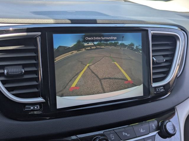 Used 2024 Chrysler Pacifica Touring-L FWD image 26