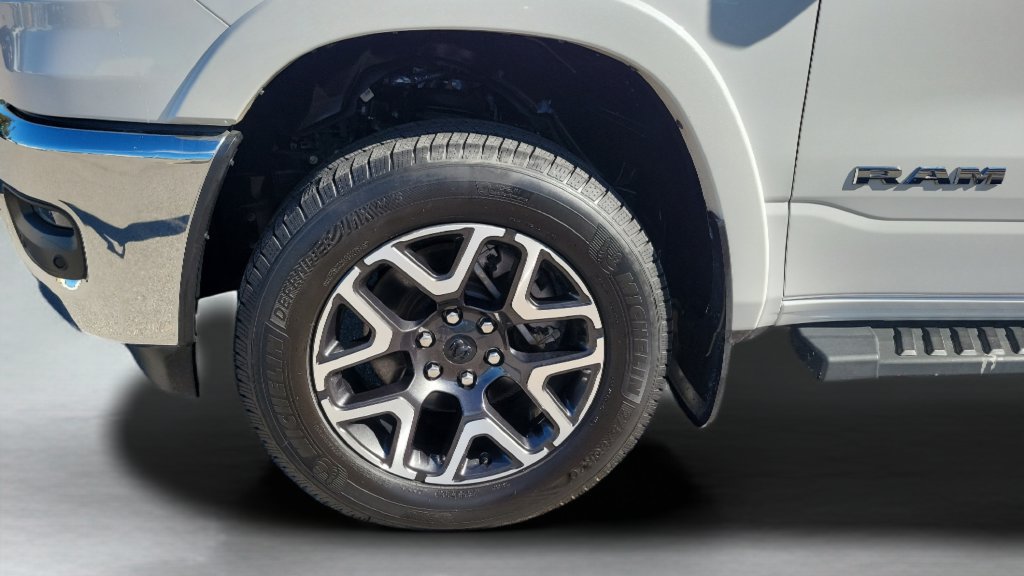 Used 2025 RAM 1500 Laramie AWD/4WD image 25