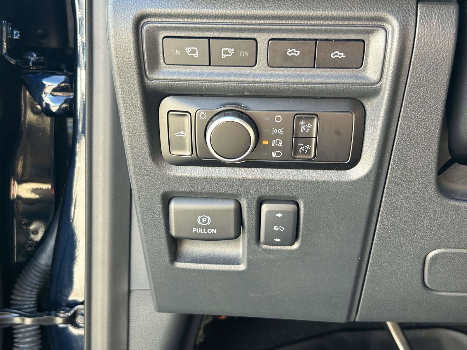 Used 2023 Ford F150 Lightning Platinum image 21