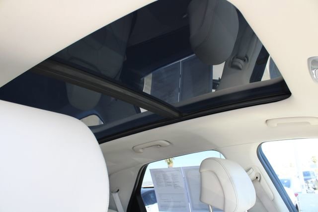 Used 2023 Genesis GV70 2.5T w/ Select Package image 6