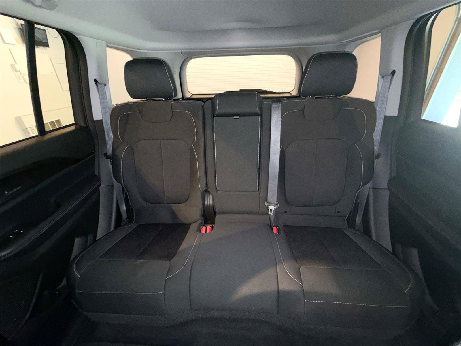 Used 2023 Jeep Grand Cherokee Laredo w/ Luxury Tech Group I AWD/4WD image 23