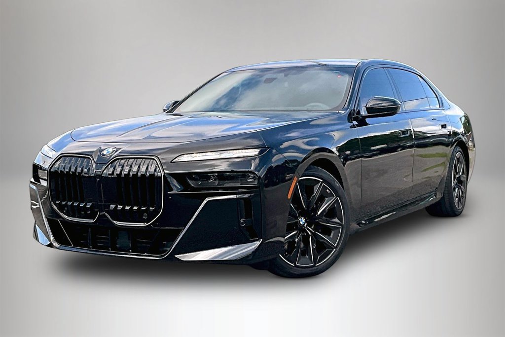 Certified 2026 BMW 760i xDrive w/ Executive Package AWD/4WD image 2