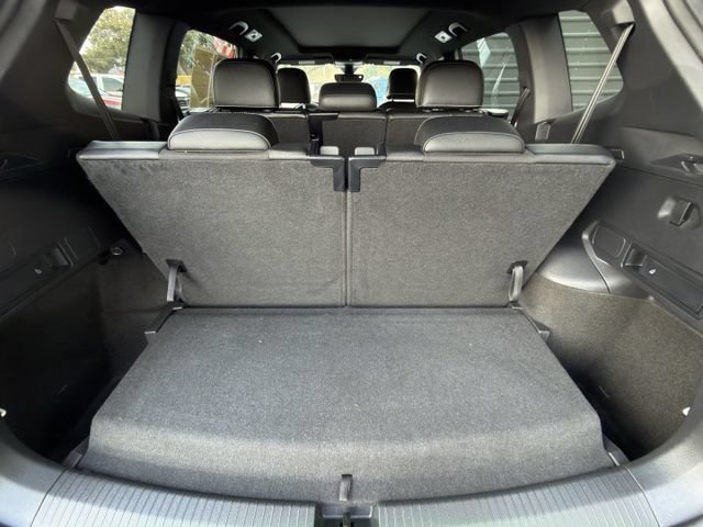 Used 2024 Volkswagen Tiguan SE R-Line FWD image 28
