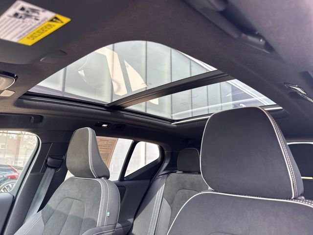 Certified 2025 Volvo XC40 B5 Plus image 27