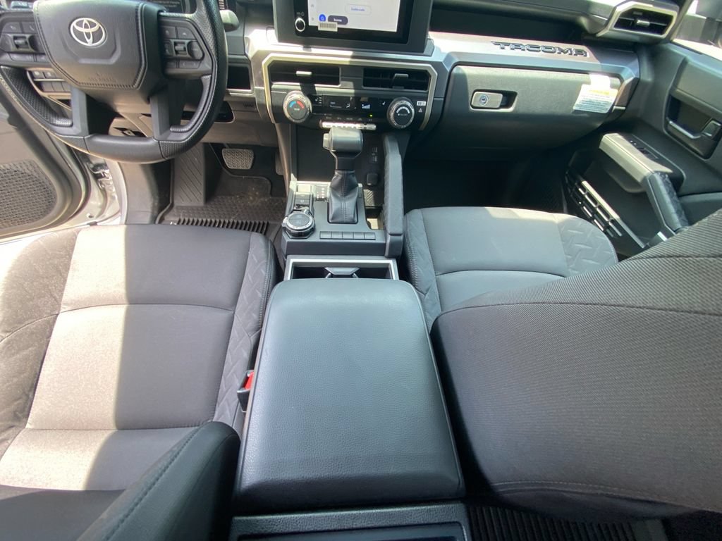 Used 2025 Toyota Tacoma SR5 AWD/4WD image 11