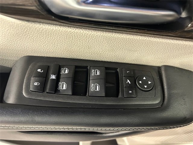 Used 2023 Chrysler Pacifica Limited image 33