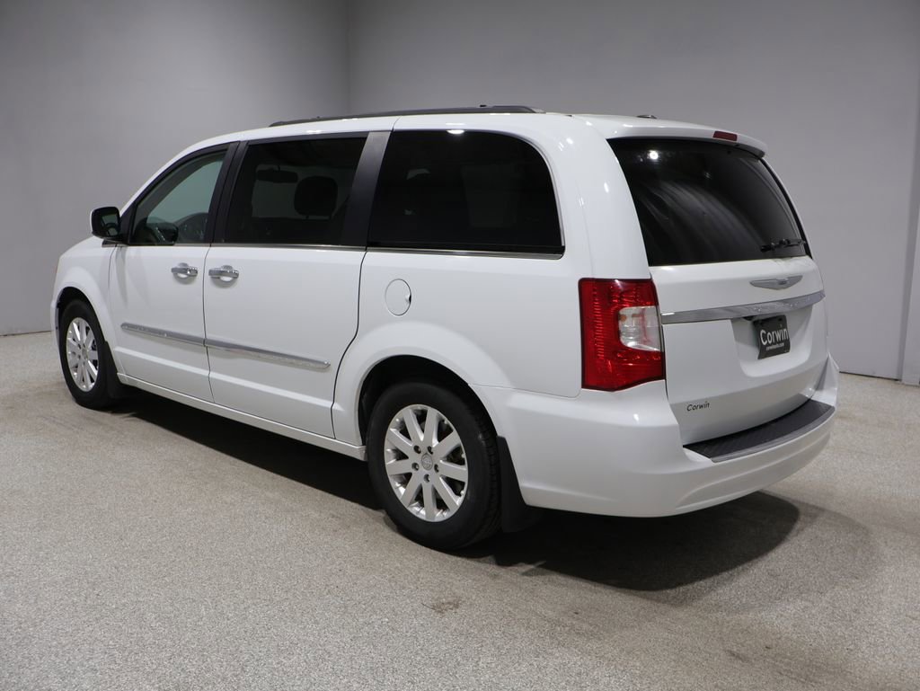 Used 2015 Chrysler Town & Country Touring w/ Driver Convenience Group FWD image 4