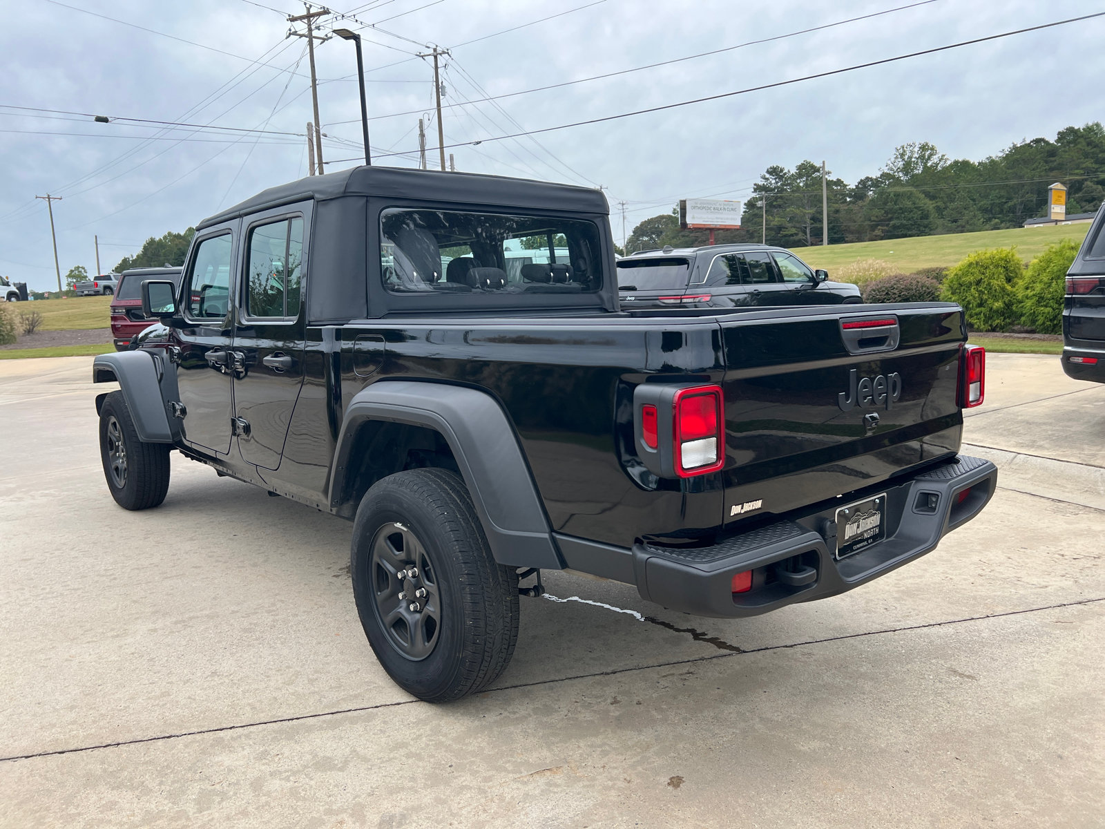 Used 2025 Jeep Gladiator Sport AWD/4WD image 10