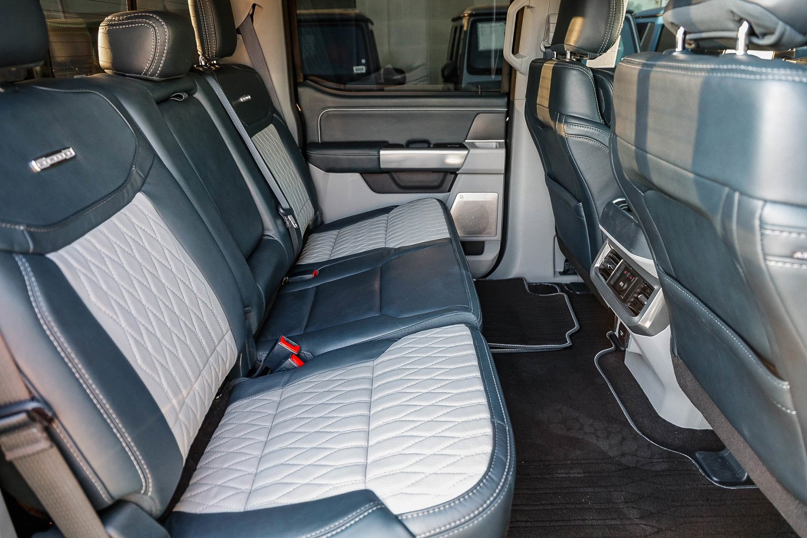 Used 2024 Ford F250 Limited image 18