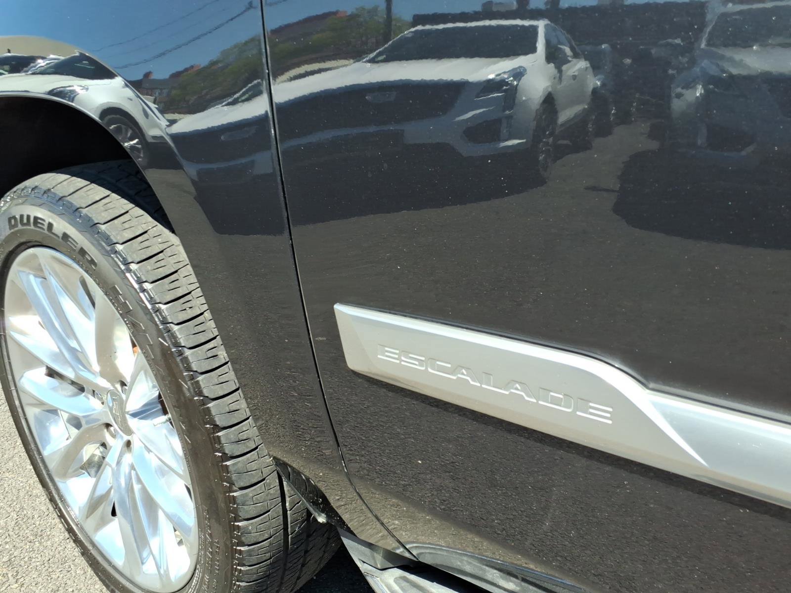 Used 2019 Cadillac Escalade Luxury AWD/4WD image 10