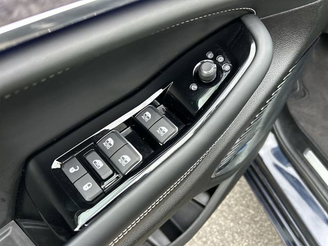 Used 2023 Jeep Grand Cherokee Overland w/ Luxury Tech Group IV image 16