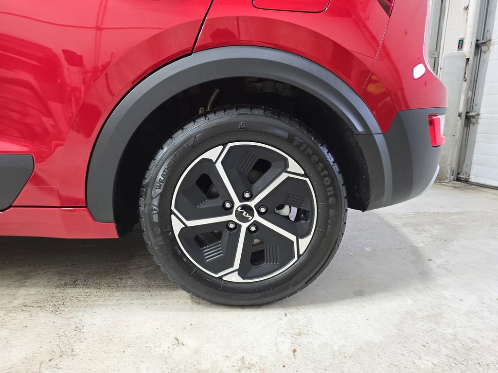 Used 2024 Kia Niro LX image 33