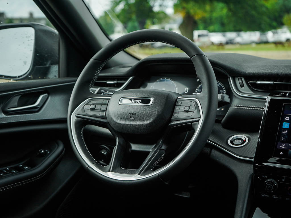 New 2025 Jeep Grand Cherokee Laredo X w/ Luxury Tech Group I image 15