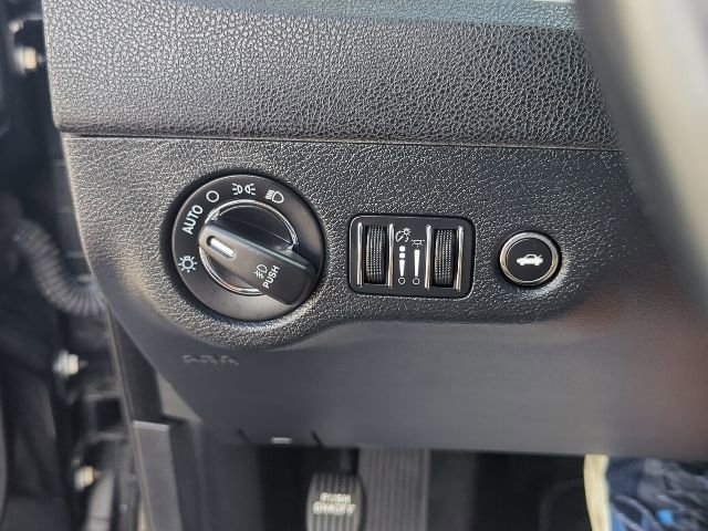Used 2015 Chrysler 300 C w/ Light Group RWD image 31