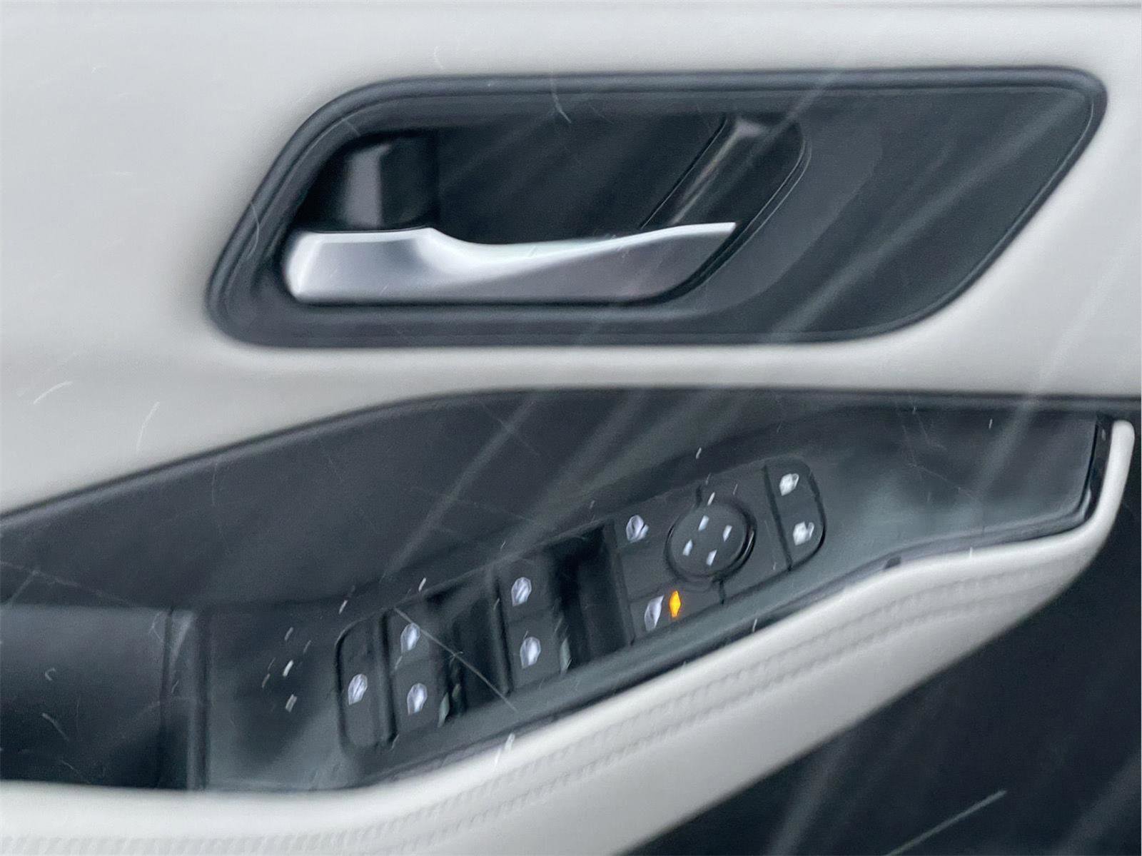 Used 2025 Nissan Rogue SV image 23