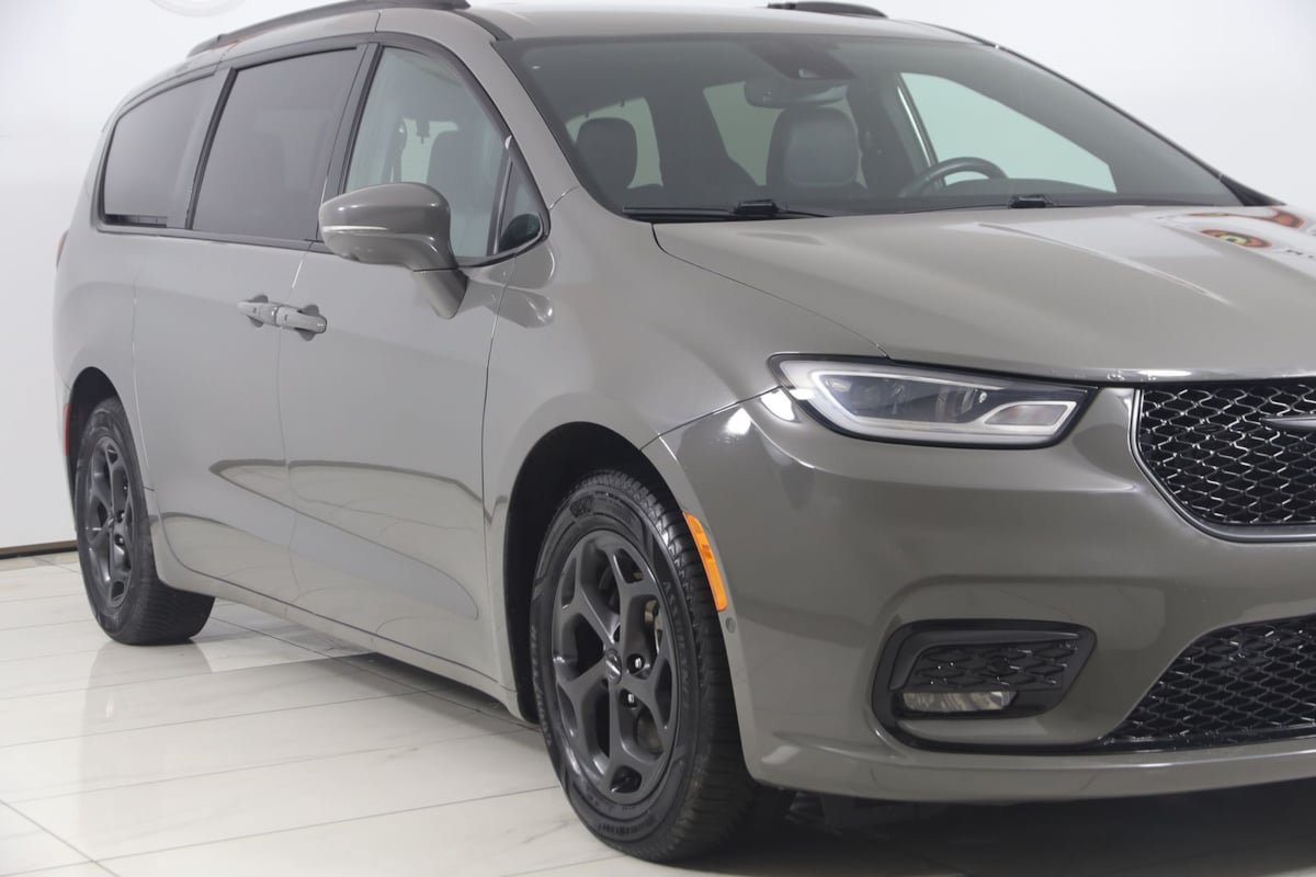 Used 2021 Chrysler Pacifica Touring-L w/ S Appearance Package FWD image 41