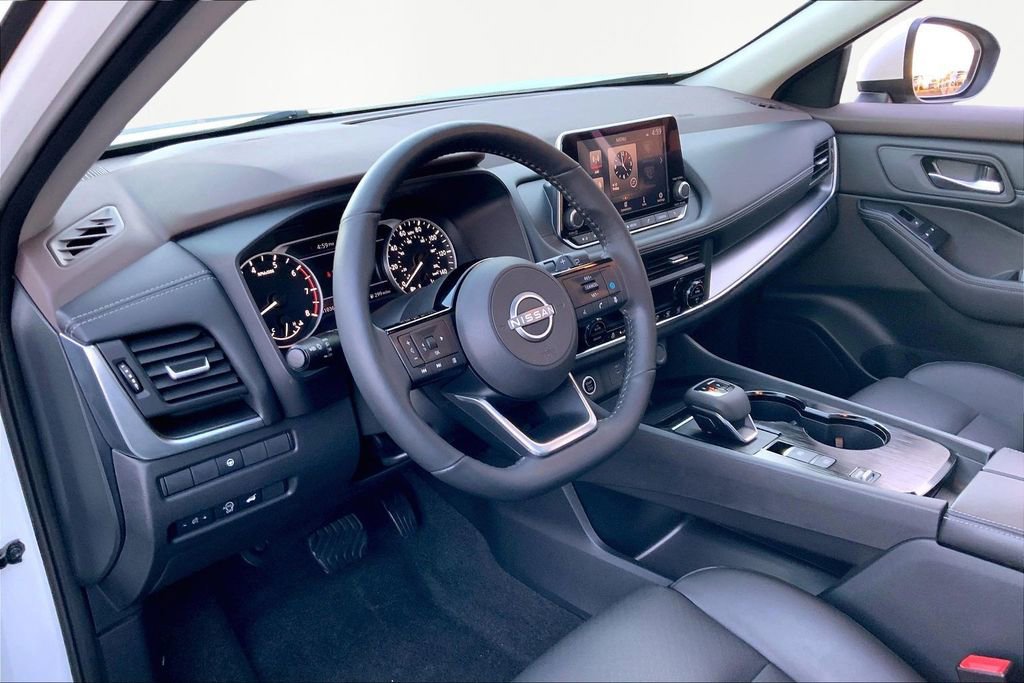 Used 2023 Nissan Rogue SV w/ SV Premium B Package image 12