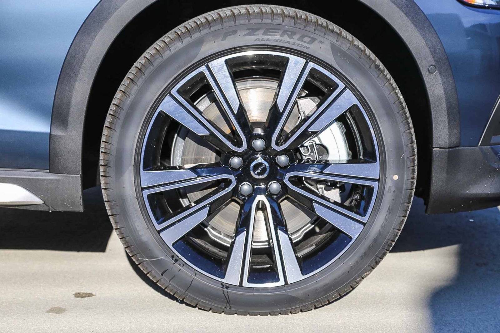 New 2026 Volvo V60 B5 Cross Country Ultra w/ Climate Package image 10