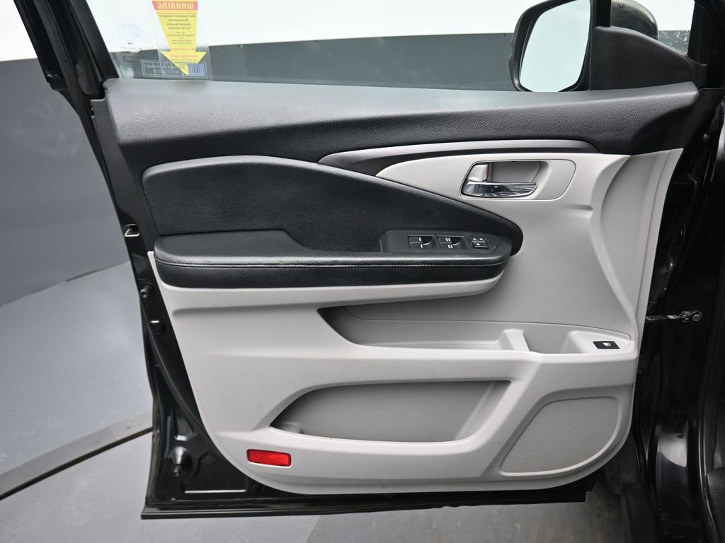 Used 2017 Honda Pilot LX image 9