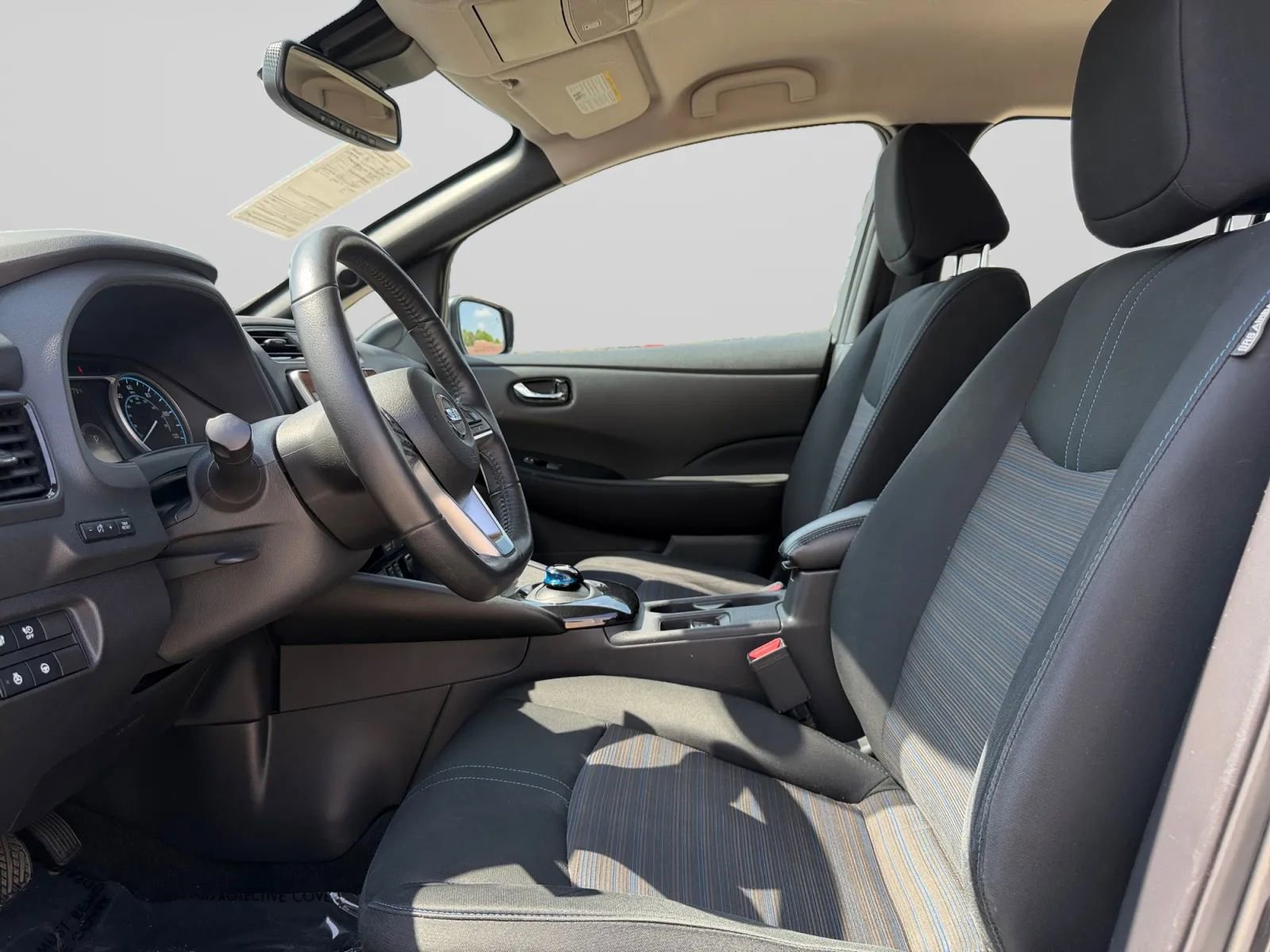 Used 2020 Nissan Leaf SV w/ SV Technology Package image 17