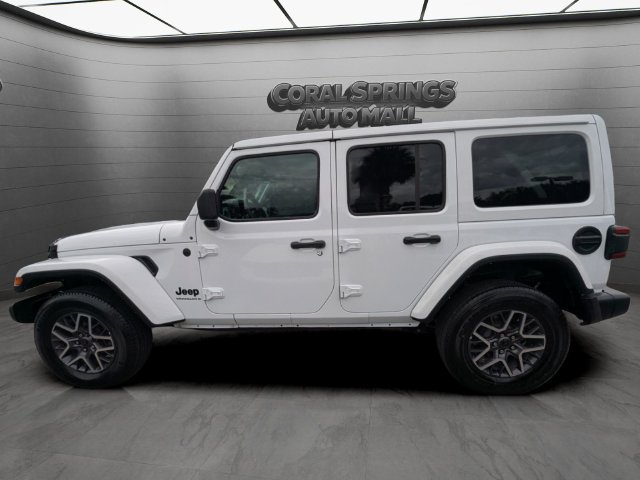 Used 2025 Jeep Wrangler Unlimited Sahara AWD/4WD image 4
