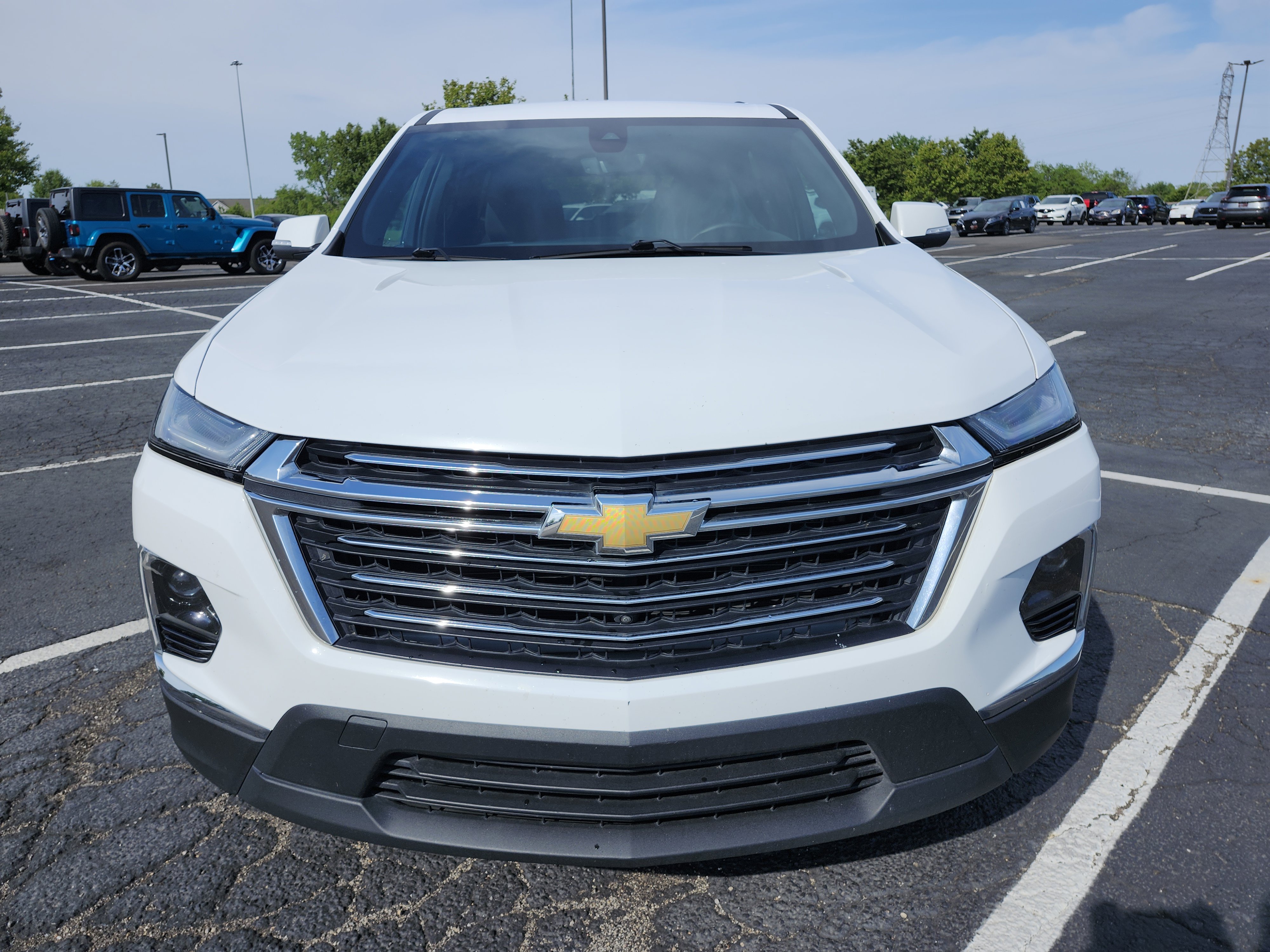Used 2023 Chevrolet Traverse LT w/ Rear Camera Mirror Package AWD/4WD image 12