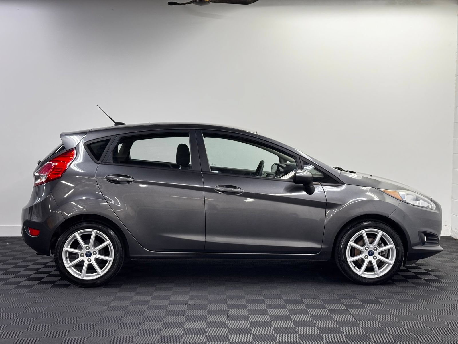 Used 2019 Ford Fiesta SE w/ Equipment Group 201A FWD image 4