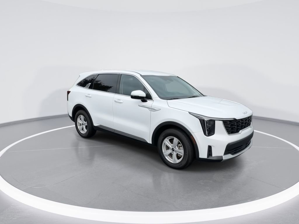 Used 2024 Kia Sorento LX FWD image 3