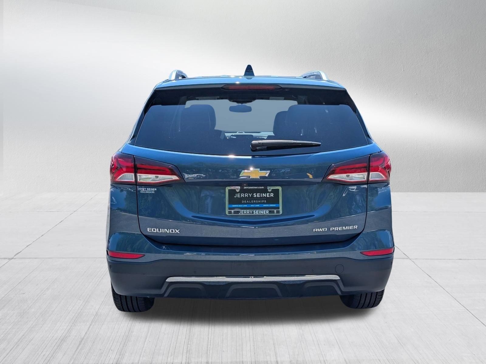 Used 2024 Chevrolet Equinox Premier AWD/4WD image 4
