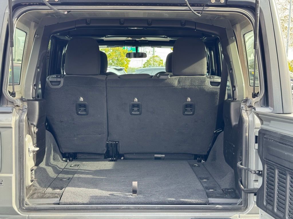 Used 2019 Jeep Wrangler Unlimited Sahara image 15