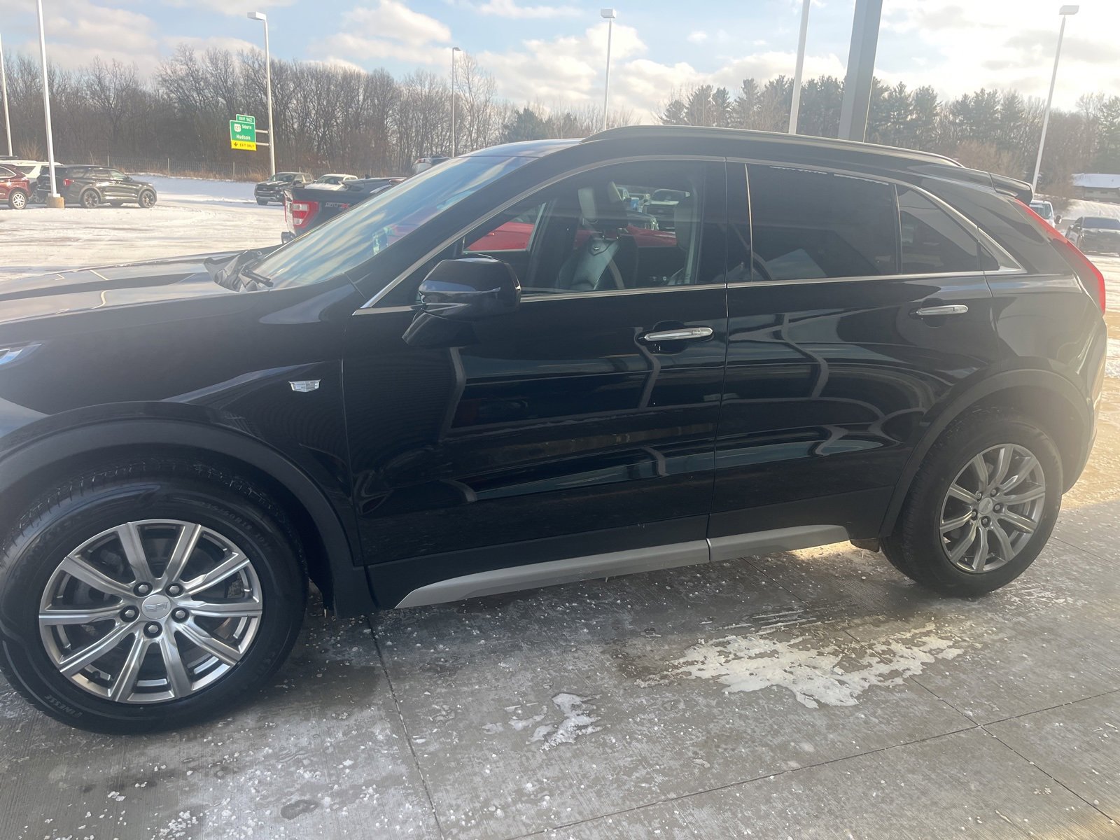 Used 2019 Cadillac XT4 Premium Luxury image 3