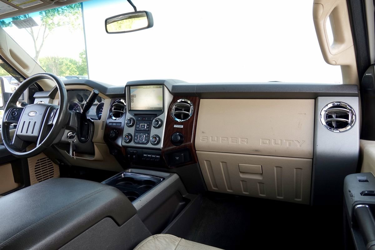 Used 2015 Ford F250 Lariat w/ Chrome Package image 32