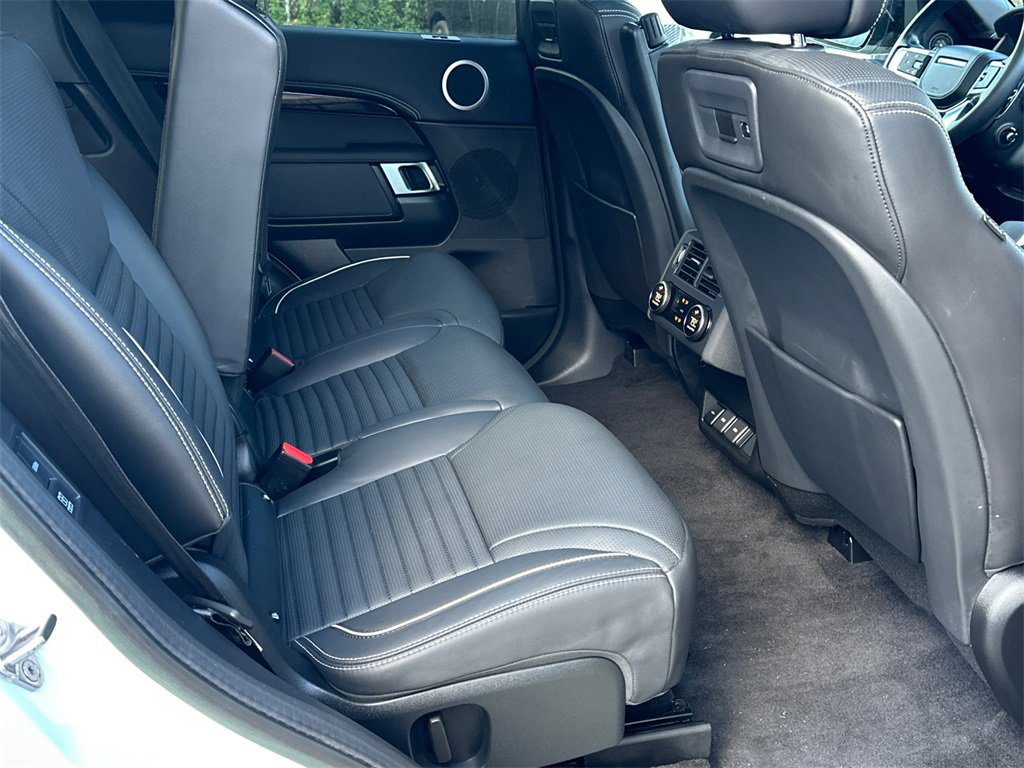 Used 2023 Land Rover Discovery Metropolitan Edition image 14