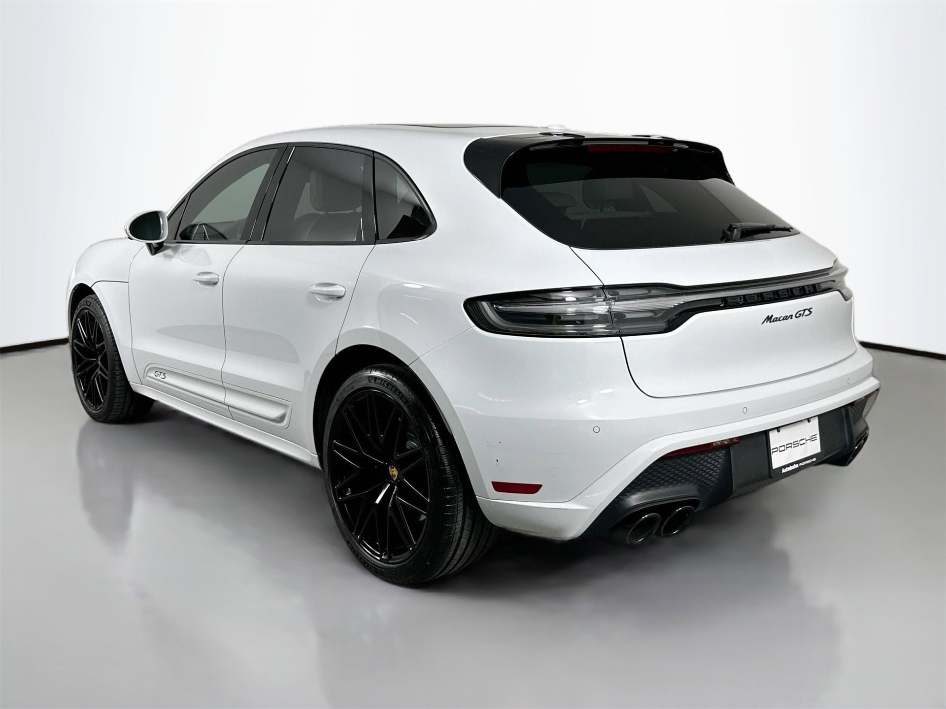 Certified 2022 Porsche Macan GTS image 3