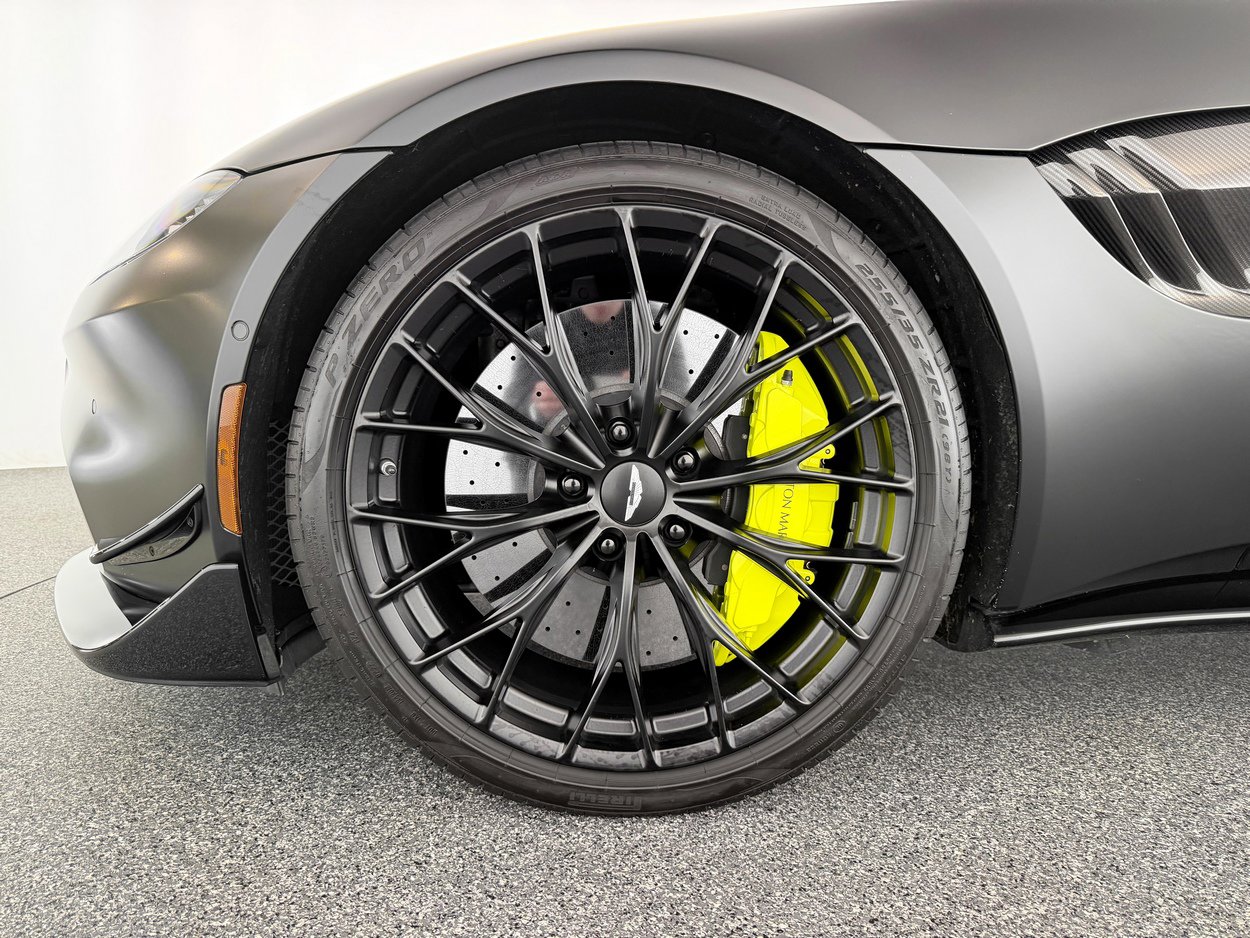 Used 2022 Aston Martin V8 Vantage Coupe image 28