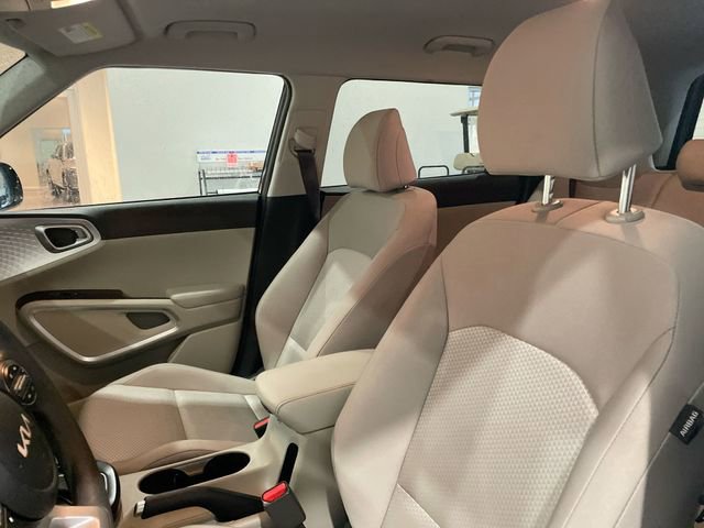 Used 2025 Kia Soul LX w/ LX Technology Package FWD image 10