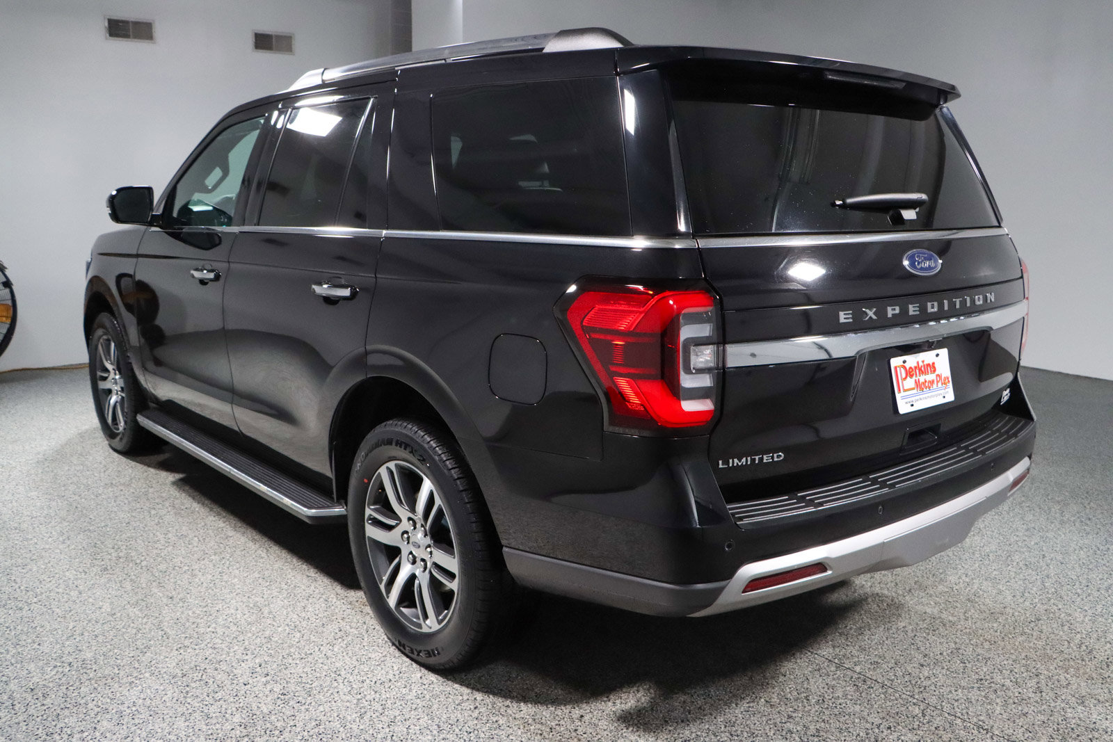Used 2023 Ford Expedition Limited image 9