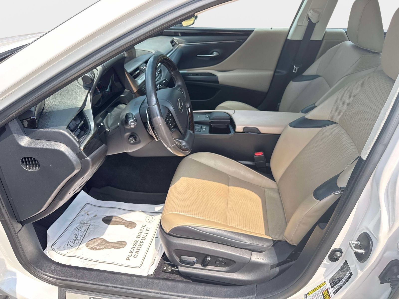 Used 2024 Lexus ES 300h Ultra Luxury w/ Accessory Package (Z2) FWD image 17