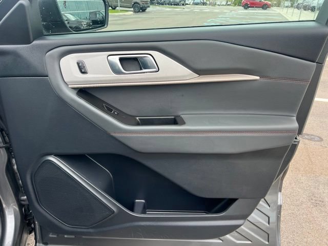 Used 2025 Ford Explorer Active AWD/4WD image 10