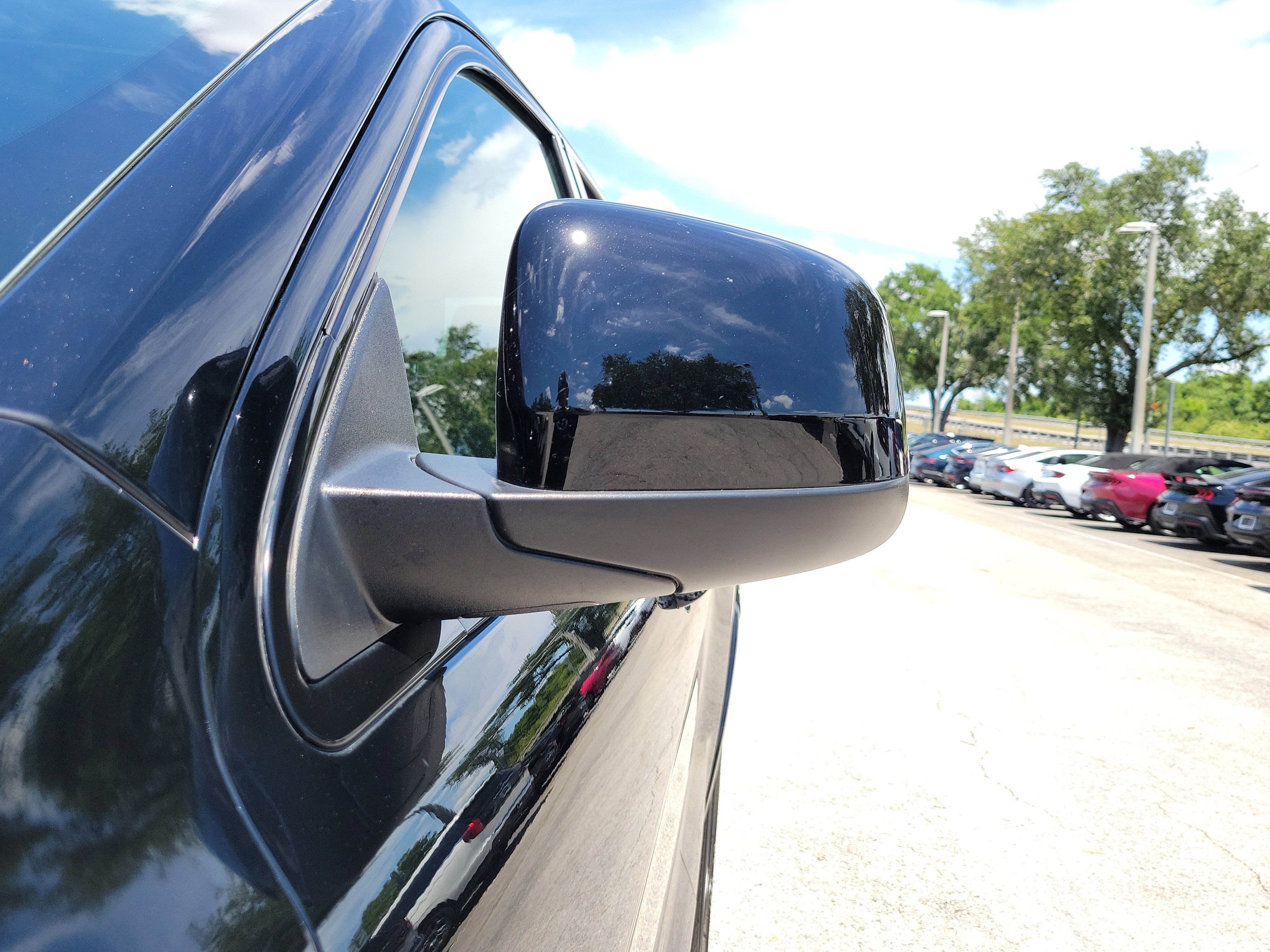 Used 2020 Jeep Grand Cherokee Altitude AWD/4WD image 4
