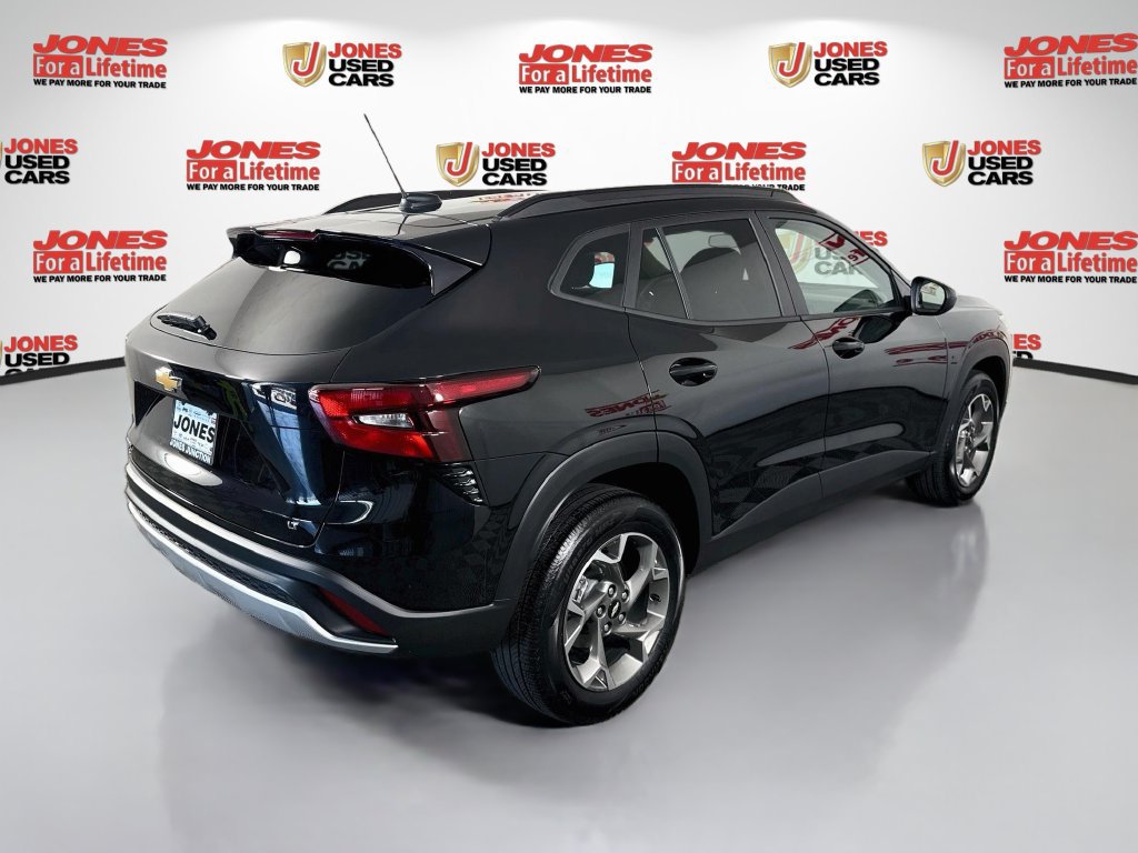 Used 2025 Chevrolet Trax LT w/ Sunroof Package FWD image 15