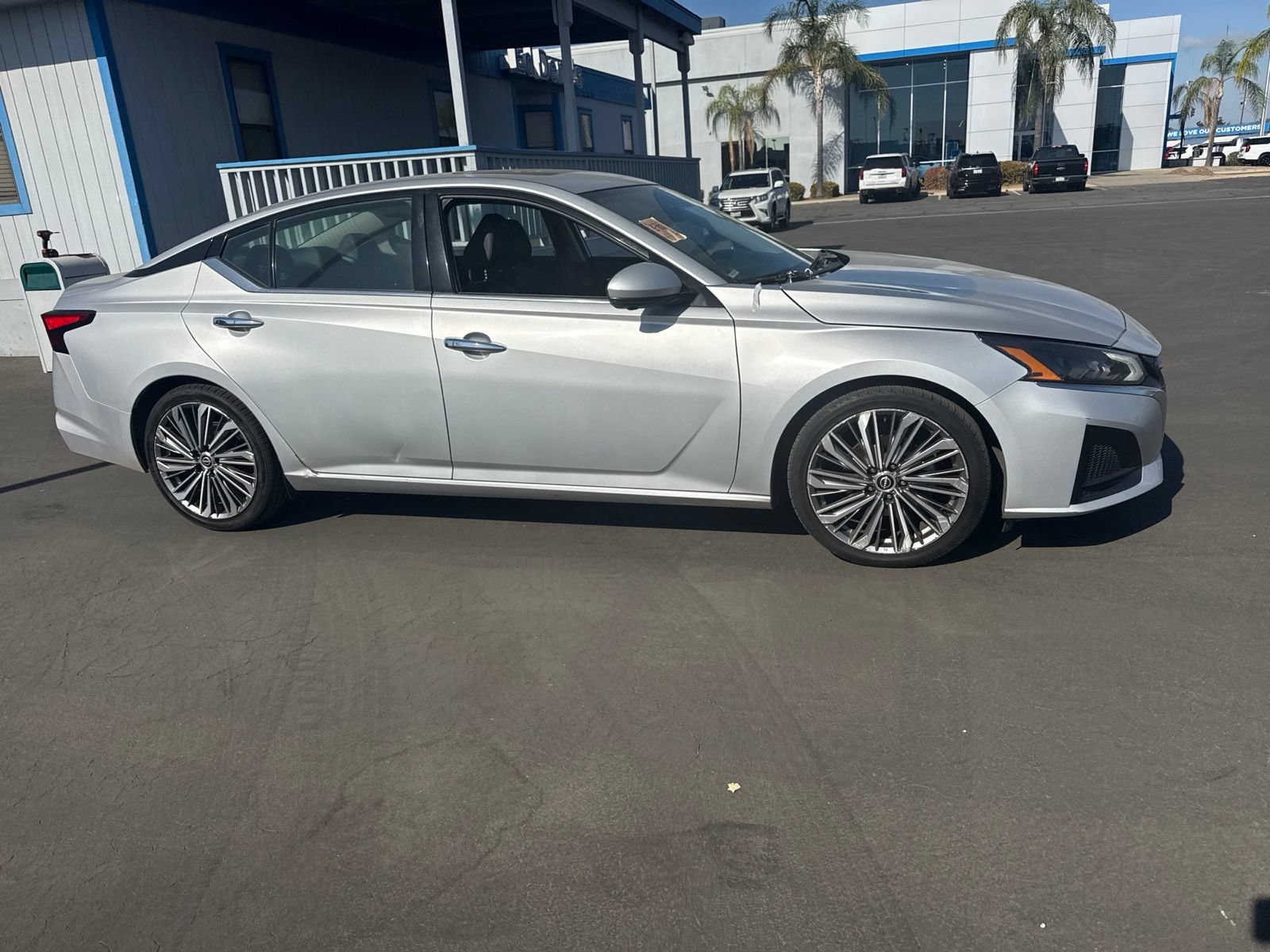 Used 2023 Nissan Altima 2.5 SL
