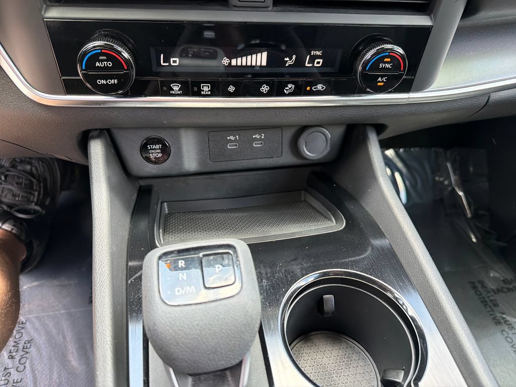 Certified 2024 Nissan Rogue SV FWD image 28