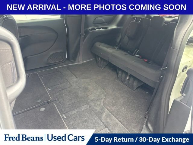 Used 2024 Chrysler Pacifica Touring FWD image 14