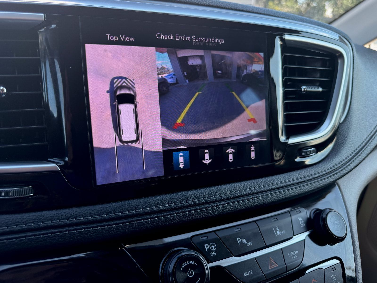 Used 2019 Chrysler Pacifica Limited w/ Advanced Safetytec Group FWD image 33