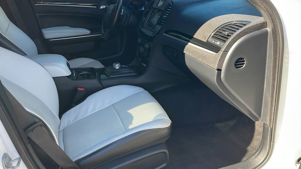 Used 2018 Chrysler 300 S w/ 300S Premium Group 2 image 30