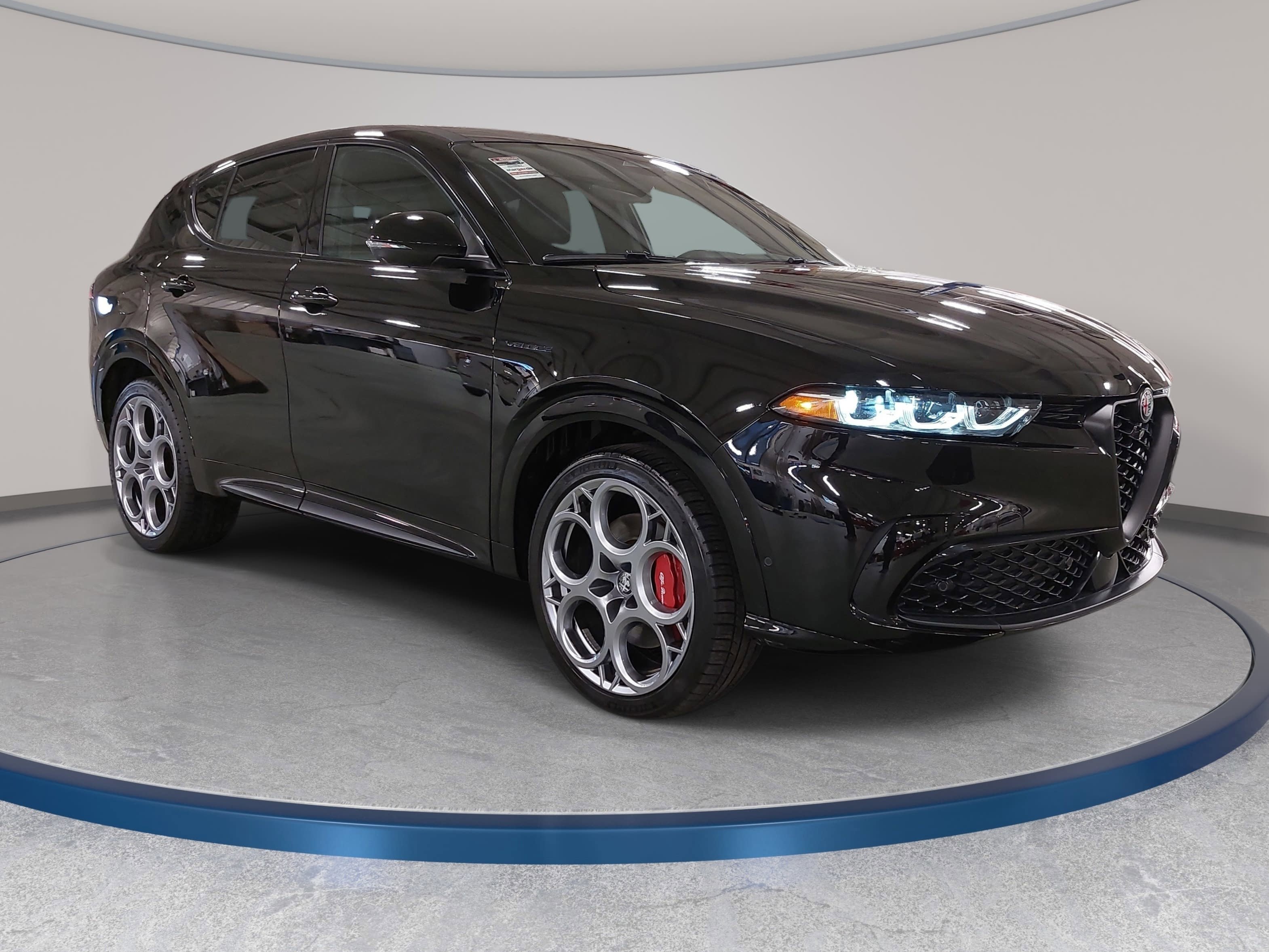 Used 2025 Alfa Romeo Tonale w/ Premium Package AWD/4WD image 3