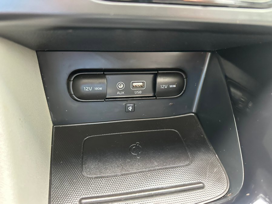 Used 2018 Kia Niro Touring FWD image 28
